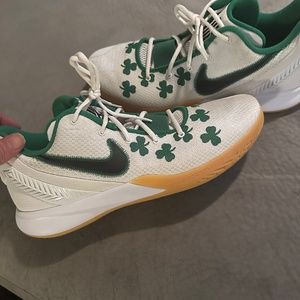 Nike Kyrie Flytrap 2 Boston Celtics Mens 15 Green gum Shamrock Basketball